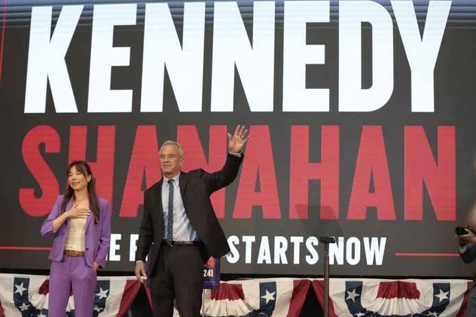 De onafhankelijke kandidaat bij de Amerikaanse presidentsverkiezingen Robert F. Kennedy en zijn running mate Nicole Shanahan.