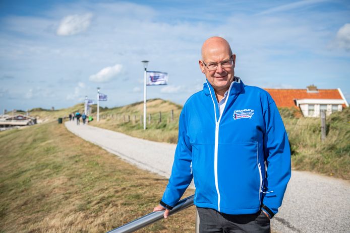 Wethouder Chris Simons, hier in zijn rol als voorzitter van de Kustmarathon, wordt Tweede Kamerlid voor de VVD.