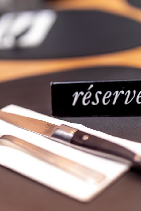 Verser un acompte lors d'une réservation au restaurant: une pratique bientôt généralisée?