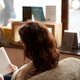 Libelle Legt Uit: wat is duurzamer – een papieren boek of een e-book?