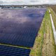 Zonneparkbouwer Powerfield haalt half miljard op voor investeringen in accu’s en zonneweides