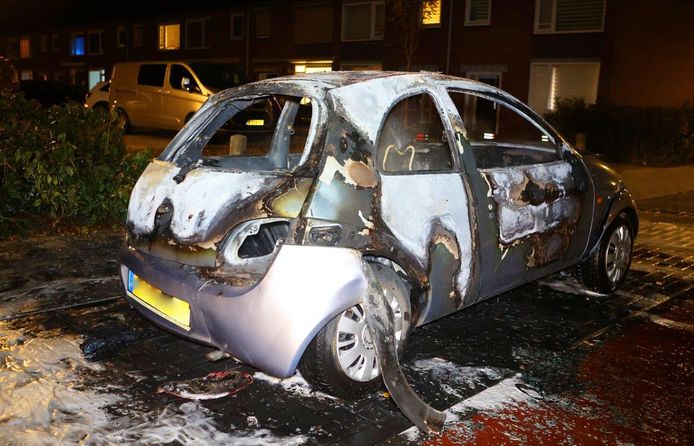 Auto in vlammen op in Den Bosch
