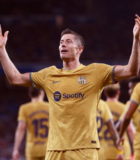 Jarige Robert Lewandowski helpt Frenkie de Jong en FC Barcelona met twee goals aan uitzege