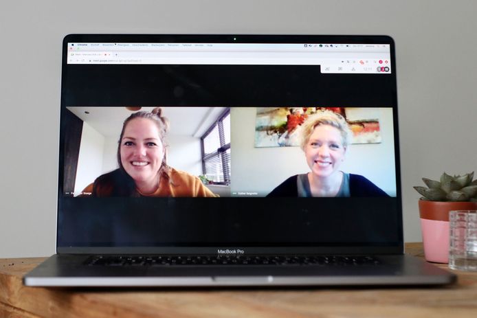 Links: Femke, freelance marketingconsultant. Rechts: Esther, werkt zelfstandig als opruimcoach.