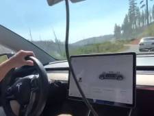 Youtuber verzint oplossing voor Tesla die zonder stroom komt te staan