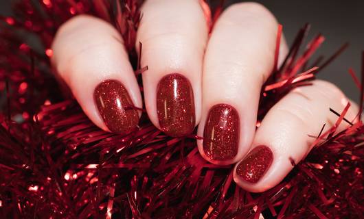 Dít zijn de kerstnageltrends van 2024