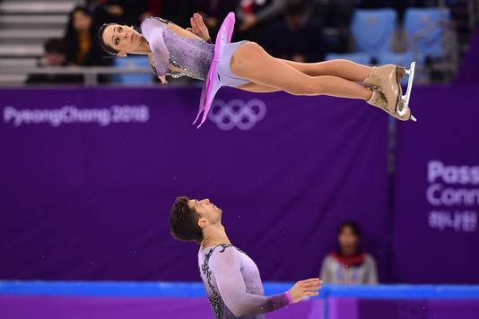 Het Italiaanse ijsdanskoppel Nicole Della Monica en Matteo Guarise in actie op de korte kür.