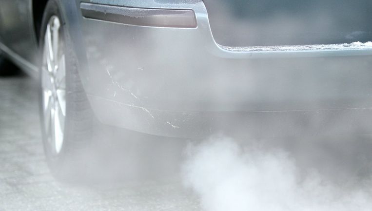 Vos wist al maanden van te voren dat het voor de luchtkwaliteit nauwelijks iets uitmaakte als oudere, vervuilende auto's uit de binnenstad zouden worden geweerd via een milieuzone. Foto ANP/Lex van Lieshout Beeld 