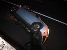 Auto belandt op zijn kant bij botsing met bestelbus op A50 Sint-Oedenrode, bestuurder gewond