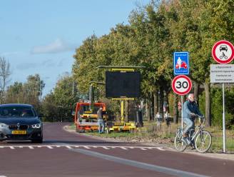Cuneraweg richting Veenendaal dinsdagavond dicht wegens aanleg van vangrail langs fietsstraat
