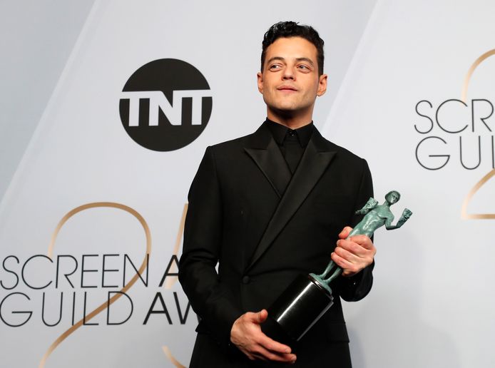 LOS ANGELES - Van pizzabezorger tot award-winnende acteur, het lijkt wel de American dream. Rami Malek, winnaar van een Golden Globe- en SAG Award, deed het. De acteur bekende dat hij, in de hoop op werk, vroeger zijn cv in de dozen stopte van de pizza's die hij bezorgde.