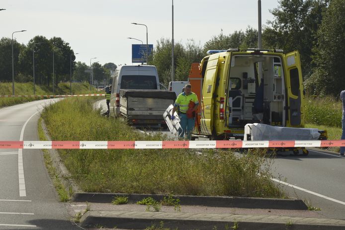 Bij een ongeluk aan de Westerparklaan in Breda is een fietsster overleden.