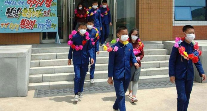 Noord-Koreaanse weeskinderen gaan volgens de staatsmedia vrijwillig de kolenmijnen in om te werken