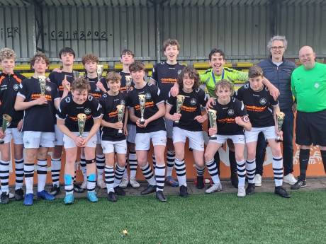 Kampioenschap voor voetballers van SML en Julianaschool in Arnhem doet mee aan E-Waste Race