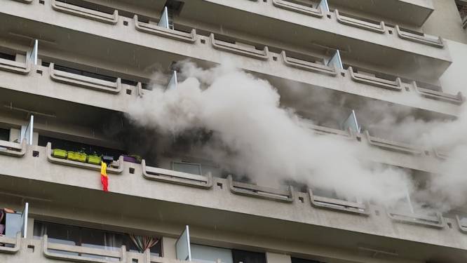 Appartementsbrand aan Tentoonstellingslaan in Jette: 2 mensen licht bevangen door de rook