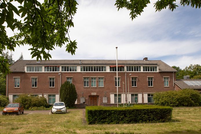 Het hoofdgebouw van landgoed Soestdijk waar de minderjarige asielzoekers les krijgen.