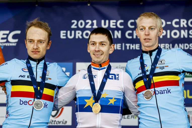 Quinten Hermans (zilver), Lars van der Haar (goud) en Michael Vanthourenhout (brons) op het EK-podium. Beeld ANP