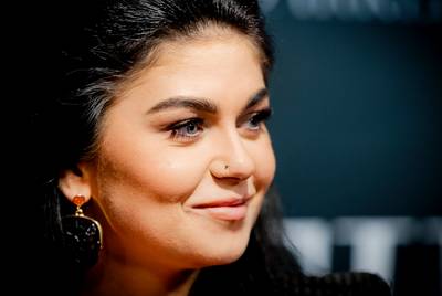 Roxeanne Hazes laat naam zoontje op hand tatoeëren