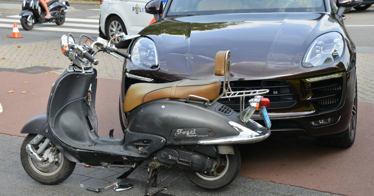 Ongeluk met scooter in Breda, twee vrouwen naar het ziekenhuis Breda