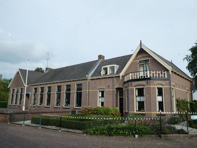 zwak canvas Onvoorziene omstandigheden Huis of kantoor: met deze voormalige school in Jaarsveld kun je voor acht  ton alle kanten op | Utrecht | AD.nl