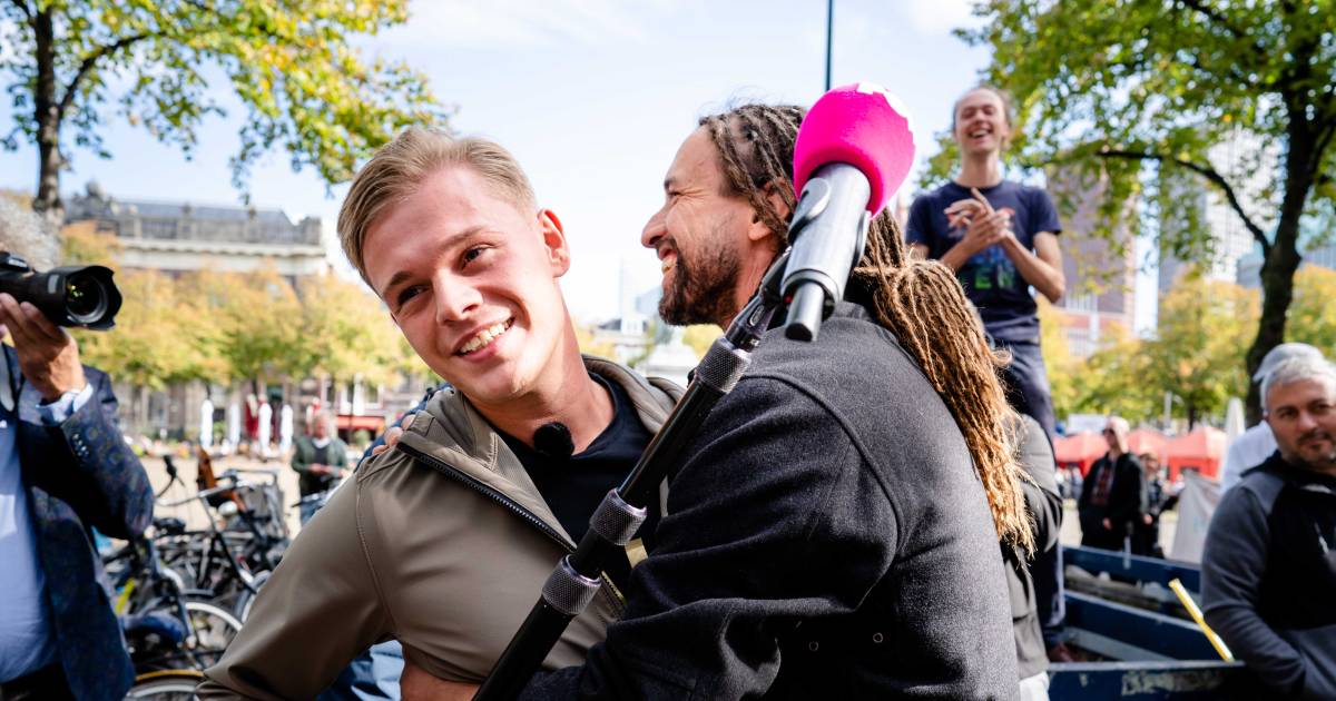 Dennis Uit Glanerbrug Krijgt Ongewenste Knuffel Van Willem Engel Ik Ga Me Laten Testen Enschede Tubantia Nl
