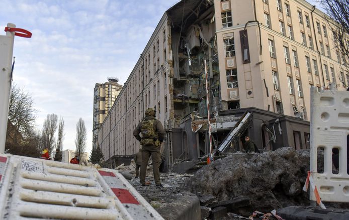 Een beschadigd hotel in het centrum van Kiev