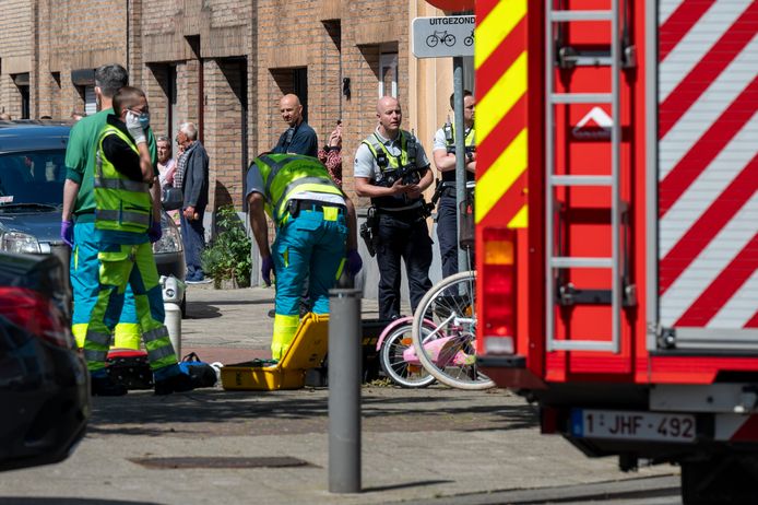 De hulpdiensten werden zaterdagmiddag opgeroepen voor een brand in de De Manstraat in Deurne