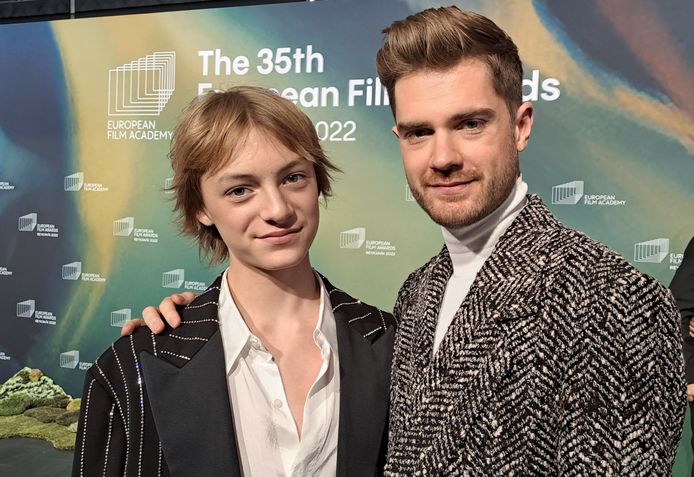 Acteur Eden Dambrine en regisseur Lukas Dhont bij de uitreiking van de European Film Awards in Reykjavik, vorige maand.