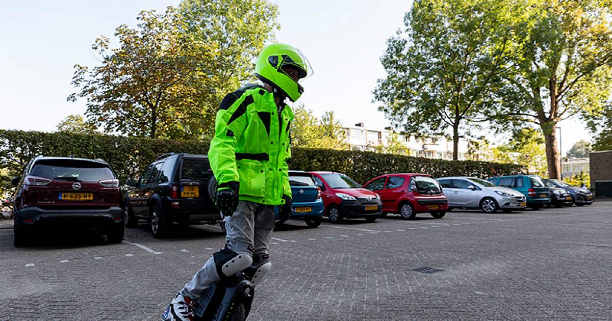 De elektrische eenwieler van Bob is in beslag genomen en vindt hij onterecht | Rotterdam | AD.nl