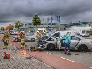 Twee auto's total loss bij ongeval met letsel op kruising  in Utrecht