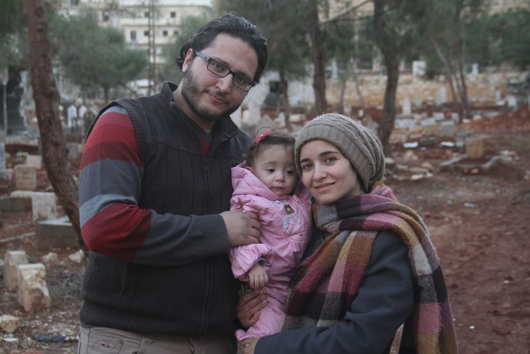 Waad Al-Kateab, Hamza en dochter Sama.  Beeld 