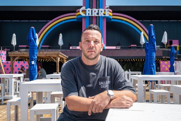 Vincent Van Trier op het terras van Carré