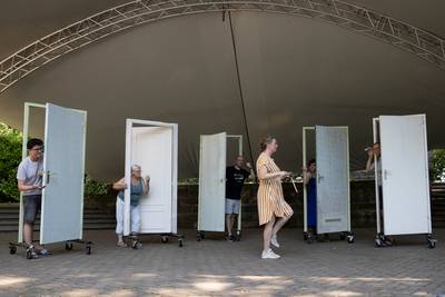 Theatergroep Mariahout jubileert met stuk over drugscriminaliteit: ‘Dit stuk staat elke maand in een