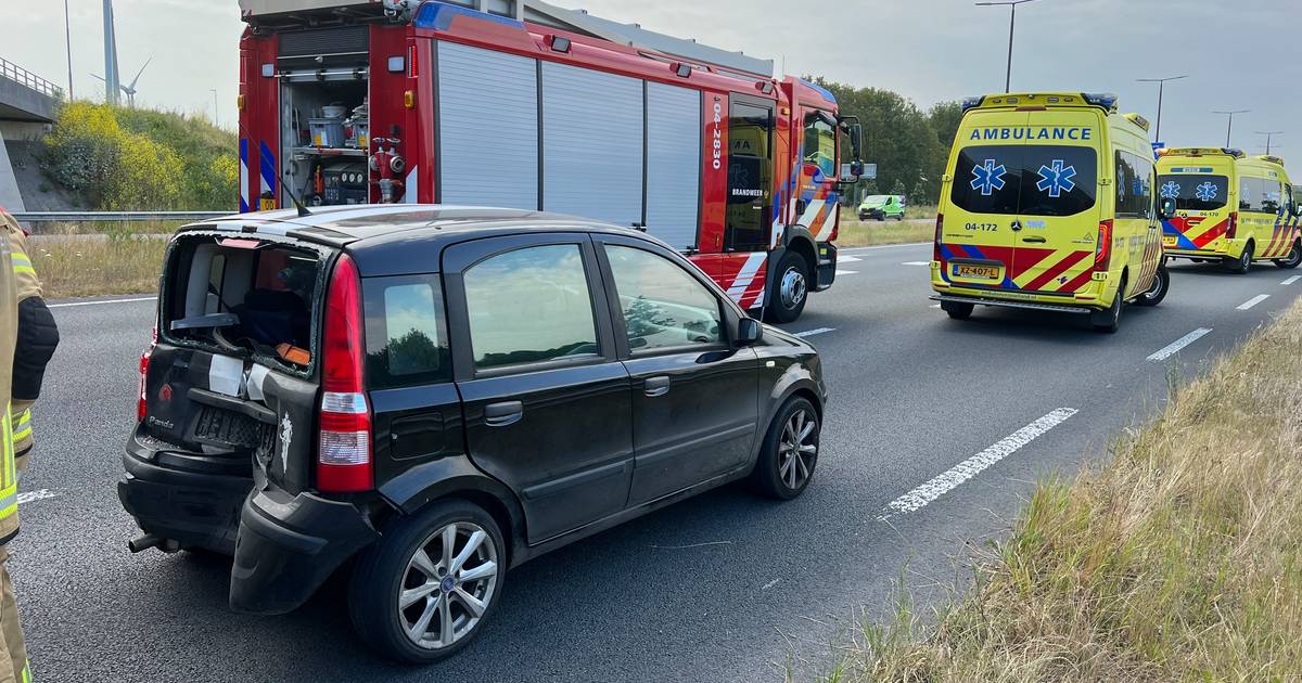 Automobilist gewond bij botsing op N348 bij Deventer, bestuurder naar ziekenhuis.
