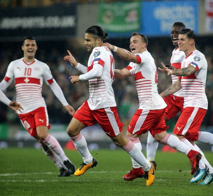 Vreugde bij Rodriguez en zijn ploegmaats na de 0-1 voor Zwitserland.