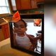 Lief: meisje eet watermeloen van iPad
