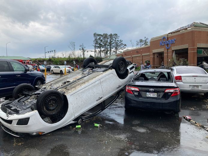 Schade in Little Rock, Arkansas na de doortocht van de tornado.