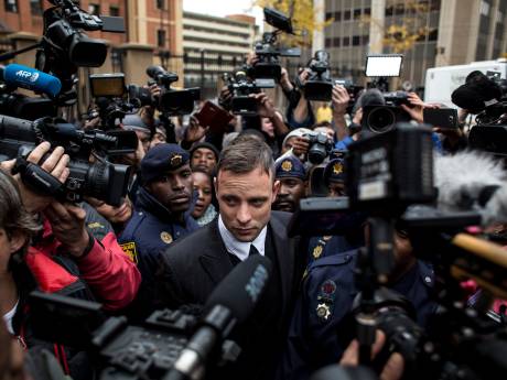 'Blade Runner' Oscar Pistorius gedraagt zich 10 jaar na moord op vriendin als modelgevangene: ‘Je weet nooit of hij een act opvoert’
