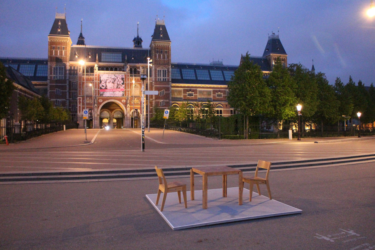 The Artist Is Not Present Beeld Amsterdam Museum / Dadara
