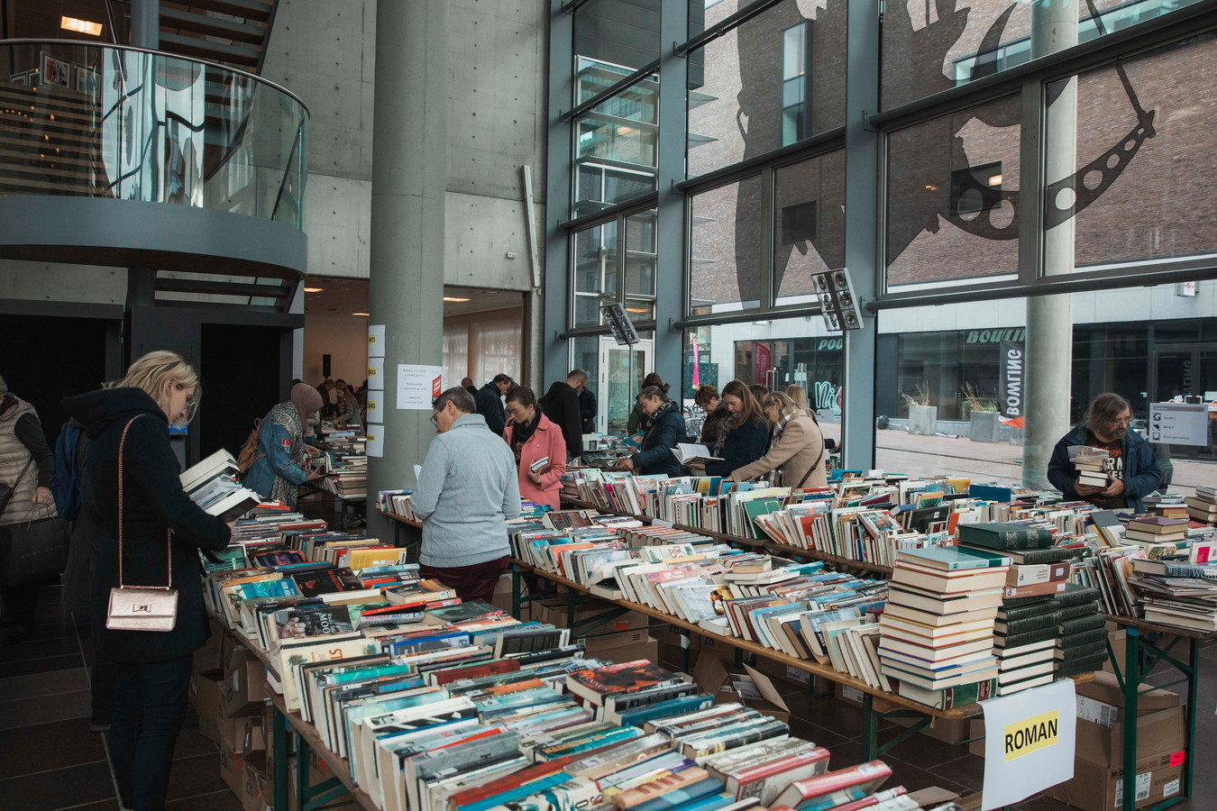 7.000 boeken uit de bib koop | Foto hln.be