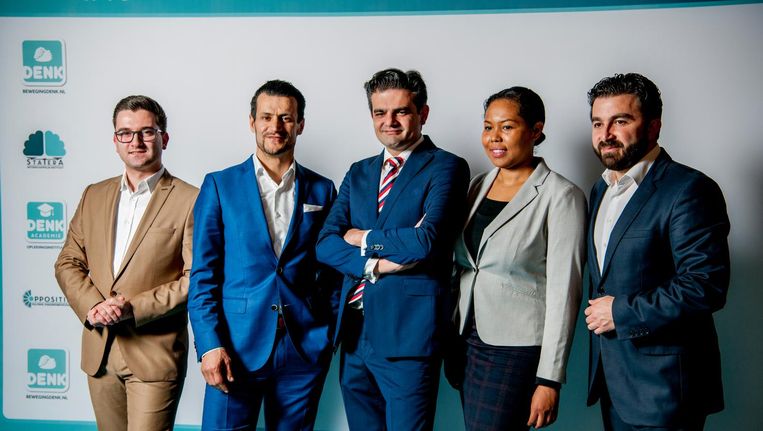 Groepsfoto van de vijf hoogstgenoteerde kandidaten van Denk. Beeld Robin Utrecht