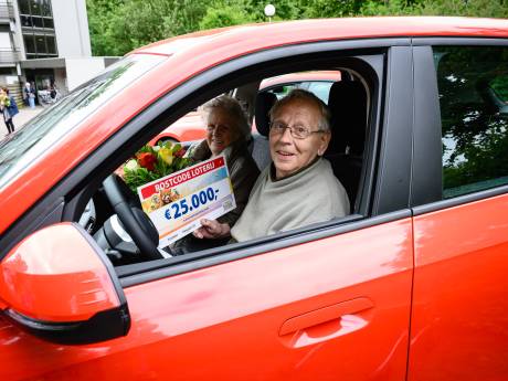 Bewoners Zwavertsweg Hengelo winnen 275.000 euro bij loterij