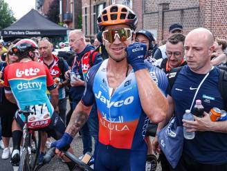 Dylan Groenewegen wint Ronde van Limburg na massasprint: ‘Lekker om weer eens te juichen’