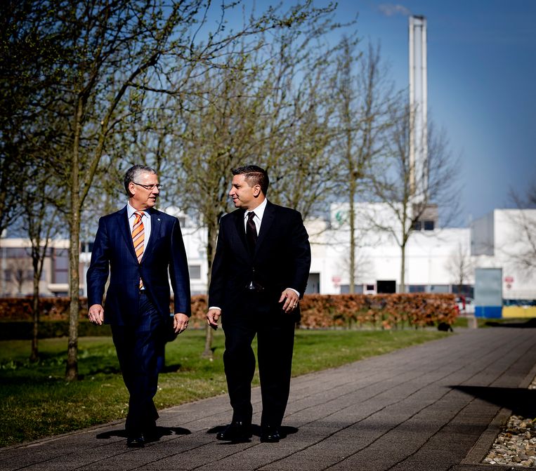 Michael McGarry, CEO van PPG Industries, en Vince Morales CFO in Amsterdam voor een gesprek met Akzo. Beeld ANP