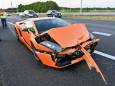 Aanzienlijke schade aan peperdure Lamborghini na aanrijding op A16 bij Breda