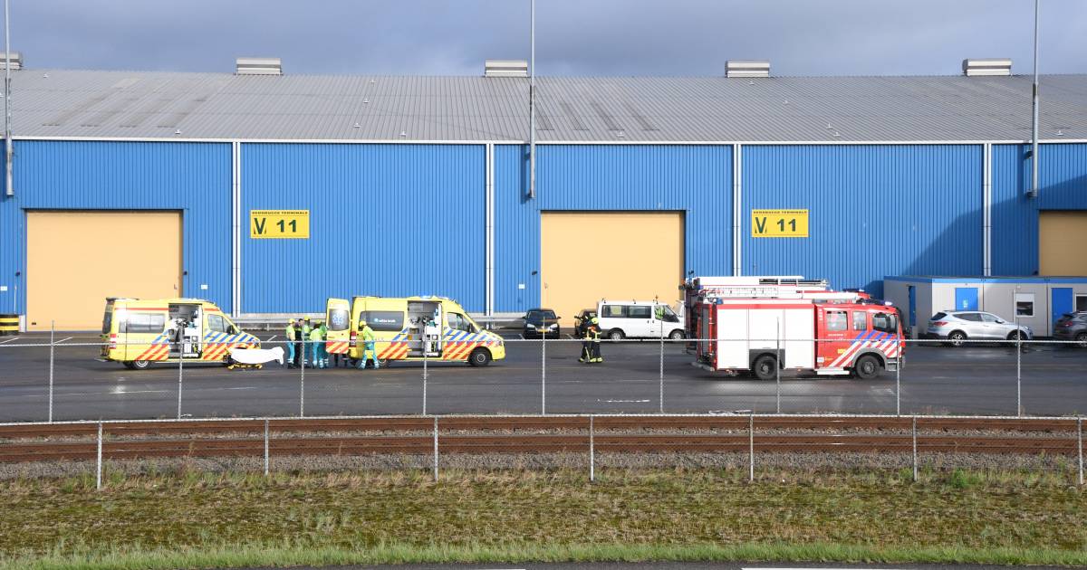 Ongeluk bij Verbrugge Terminals - één persoon naar ziekenhuis.