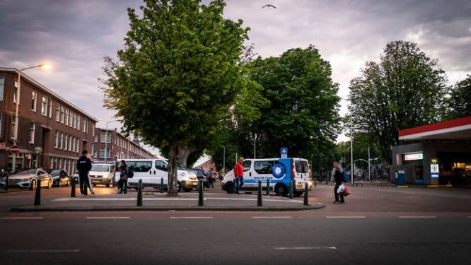 Busjes met arbeidsmigranten moeten weg van bomvol Kaapseplein