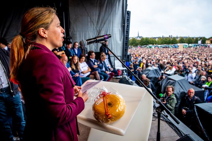 Minister Carola Schouten van Landbouw, Natuur en Voedselkwaliteit kreeg vorige keer nog een stuk kaas van de initiatiefnemers van het eerste grote boerenprotest tegen het stikstofbeleid op het Haagse Malieveld. Een van de initiatiefnemers was toen Agractie. Deze actiegroep coördineert een nieuwe demonstratie tegen de voermaatregel van Schouten.