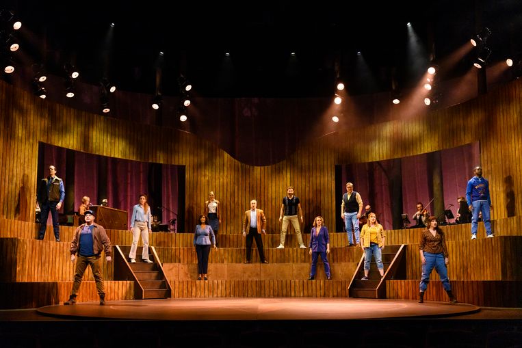 De cast van ‘Come from Away’. Beeld Roy Beusker & Annemieke van der Togt