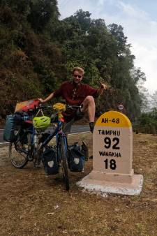 Wat weinig mensen mogen, maar Guido wél als gast van premier: op fiets geheimen van Bhutan ontdekken